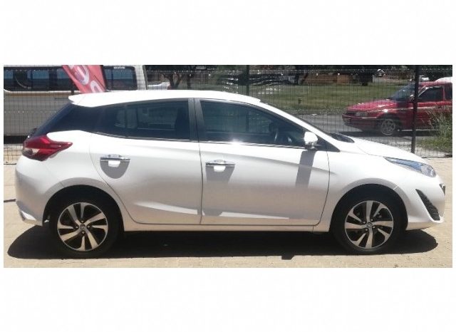 Toyota Yaris 1.5 XS 5 Door 2019 full
