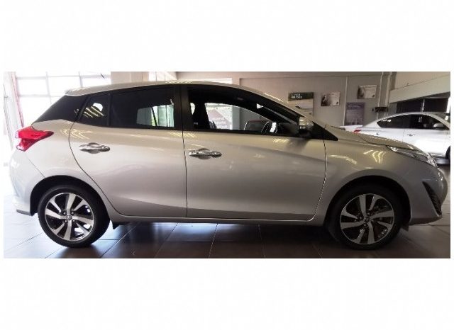 Toyota Yaris 1.5 XS 5 Door 2019 full