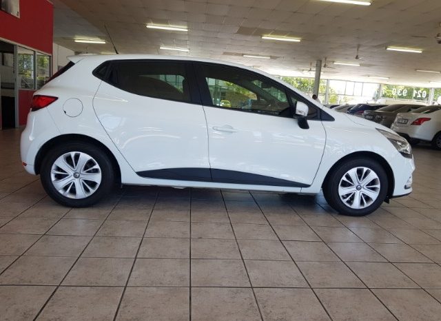Renault Clio IV 900T Authentique 5 Door (66kW) 2019 full