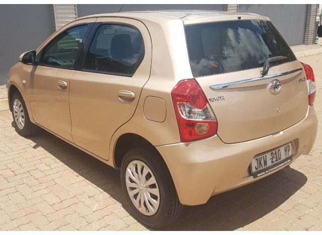 Toyota Etios 1.5 Xs 5 Door 2016 full