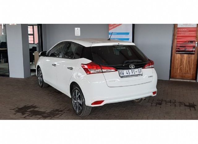 Toyota Yaris 1.5 XS 5 Door 2019 full