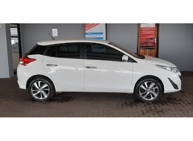 Toyota Yaris 1.5 XS 5 Door 2019 full
