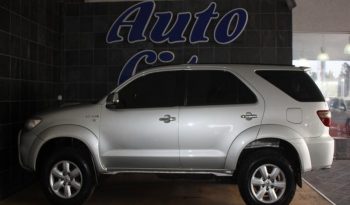 Toyota Fortuner 3.0 D-4D 4X4 2010 full