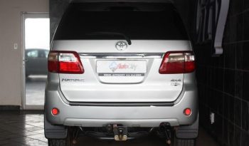 Toyota Fortuner 3.0 D-4D 4X4 2010 full