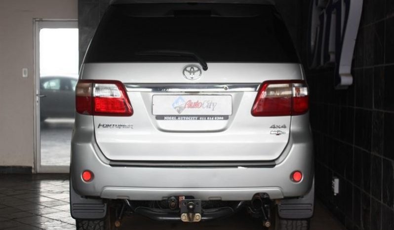 Toyota Fortuner 3.0 D-4D 4X4 2010 full