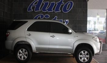 Toyota Fortuner 3.0 D-4D 4X4 2010 full