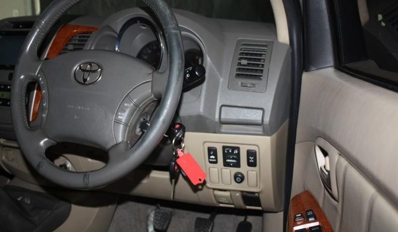 Toyota Fortuner 3.0 D-4D 4X4 2010 full