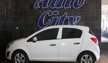 Opel Corsa 1.4 Essentia 5-Door 2013 full