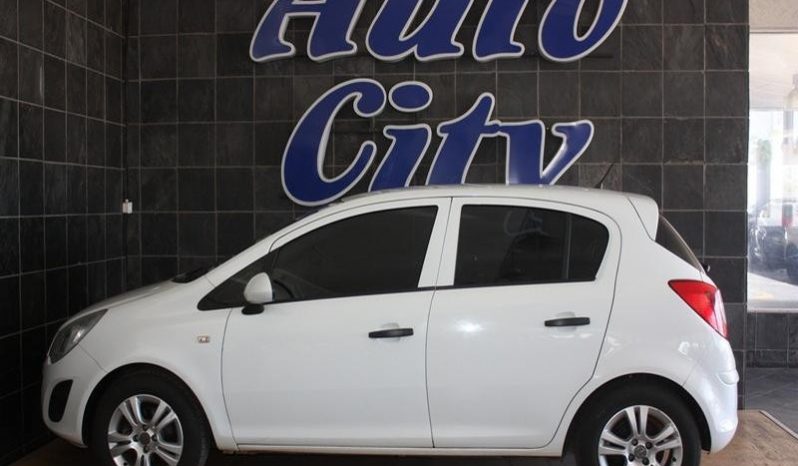 Opel Corsa 1.4 Essentia 5-Door 2013 full