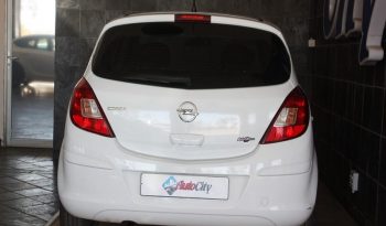 Opel Corsa 1.4 Essentia 5-Door 2013 full