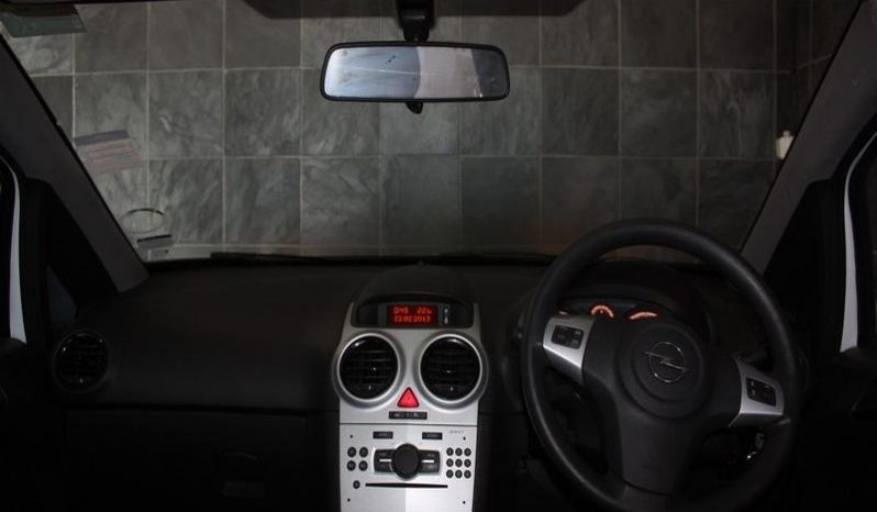 Opel Corsa 1.4 Essentia 5-Door 2013 full