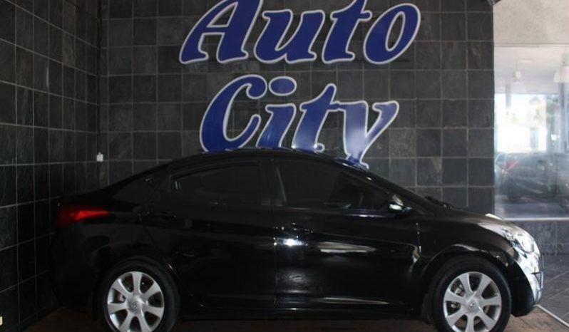 Hyundai Elantra 1.8 Executive At 2012 full