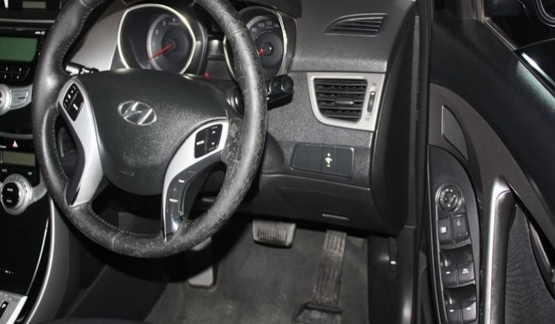 Hyundai Elantra 1.8 Executive At 2012 full