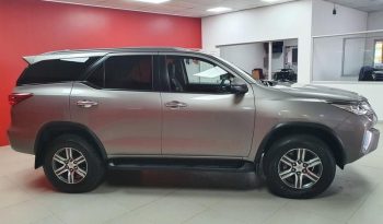 Toyota Fortuner 2.4 Gd-6 Raised Body 2018 full