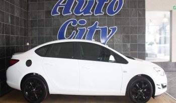 Opel Astra Sedan 1.4T Essentia 2014 full