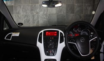 Opel Astra Sedan 1.4T Essentia 2014 full