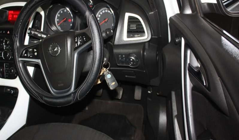 Opel Astra Sedan 1.4T Essentia 2014 full