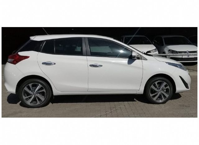 Toyota Yaris 1.5 XS 5 Door 2019 full