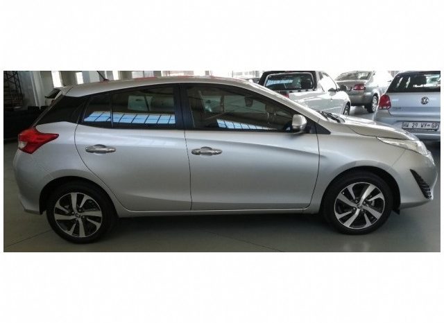 Toyota Yaris 1.5 XS CVT 5 Door 2019 full