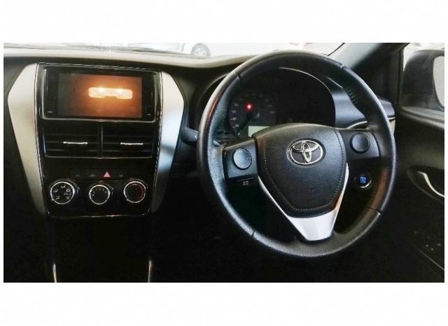 Toyota Yaris 1.5 XS CVT 5 Door 2019 full