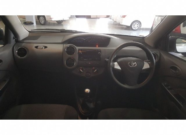 Toyota Etios 1.5 Xs 5 Door 2017 full