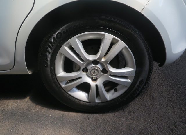 Opel Corsa 1.4 Essentia 5Dr 2010 full
