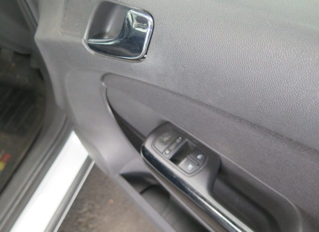 Opel Corsa 1.4 Essentia 5Dr 2010 full