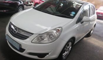 Opel Corsa 1.4 Essentia 5Dr 2010 full