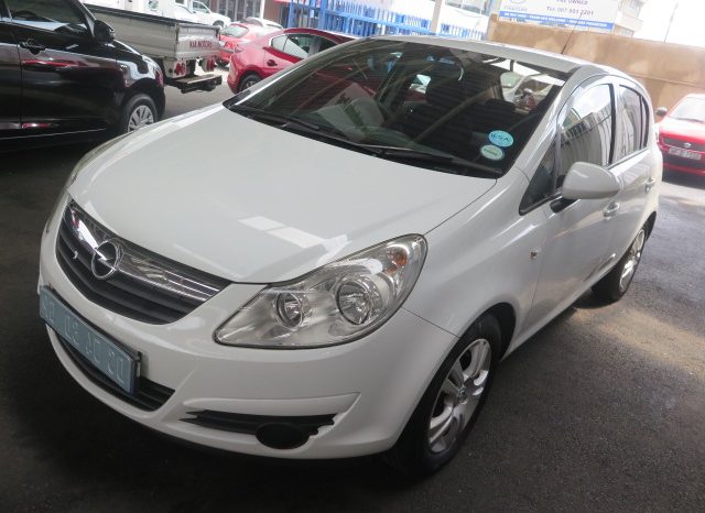 Opel Corsa 1.4 Essentia 5Dr 2010 full