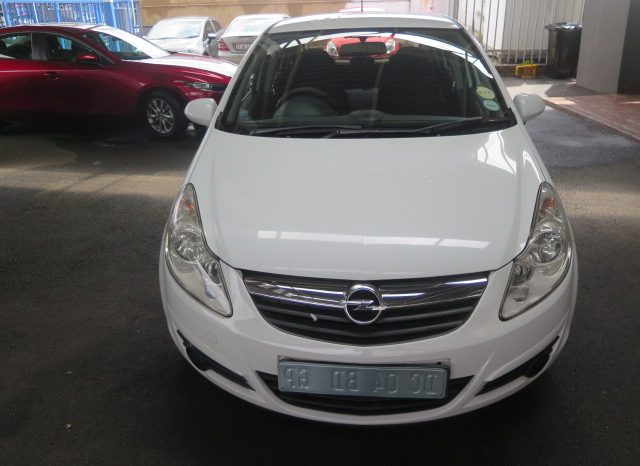Opel Corsa 1.4 Essentia 5Dr 2010 full