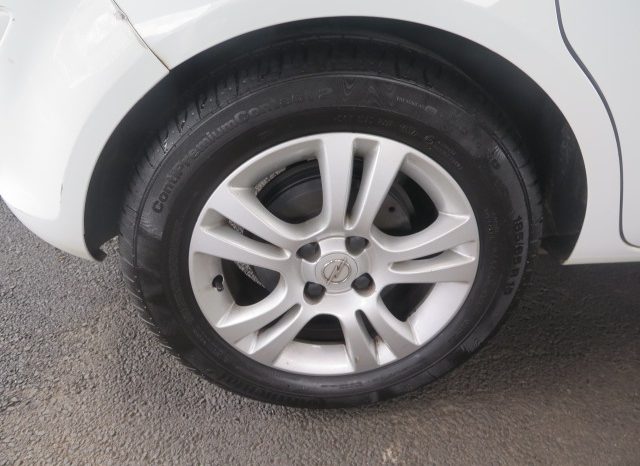 Opel Corsa 1.4 Essentia 5Dr 2010 full