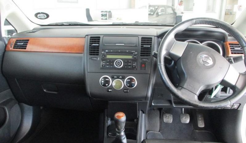 Nissan Tiida 1.8 Acenta 4-Door 2013 full