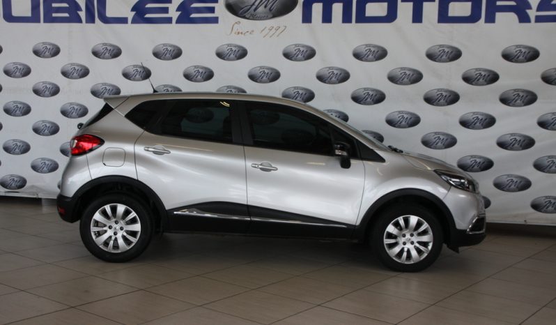 Renault Captur 900t expression 5dr (66kw) 2017 full