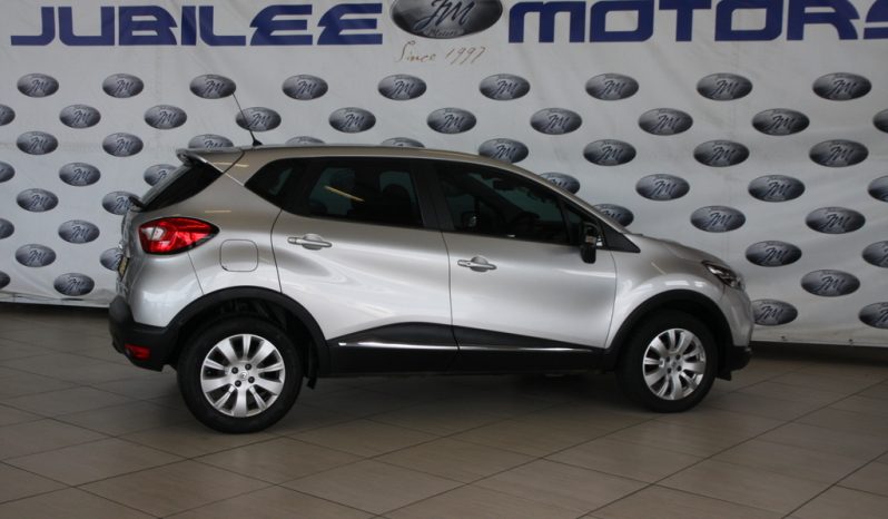 Renault Captur 900t expression 5dr (66kw) 2017 full