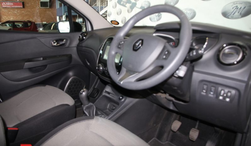 Renault Captur 900t expression 5dr (66kw) 2017 full