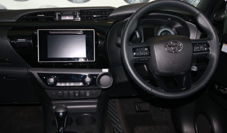 Toyota Hilux 2.8 gd-6 rb a/t raider p/u d/c 2018 full