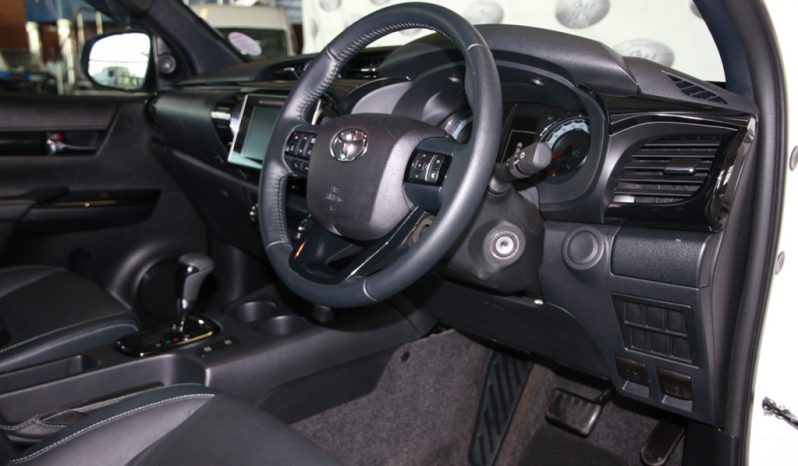 Toyota Hilux 2.8 gd-6 rb a/t raider p/u d/c 2018 full