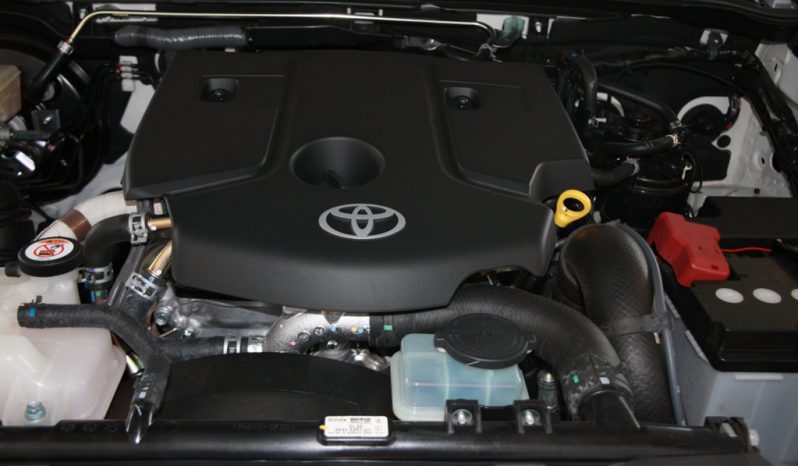 Toyota Hilux 2.8 gd-6 rb a/t raider p/u d/c 2018 full