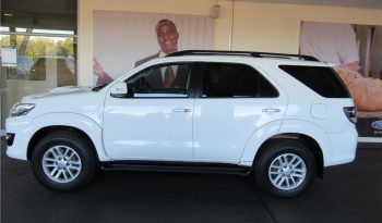Toyota Fortuner FORTUNER 3.0D-4D R/B A/T 2015 full