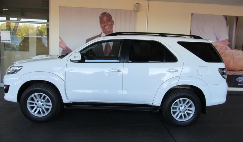 Toyota Fortuner FORTUNER 3.0D-4D R/B A/T 2015 full